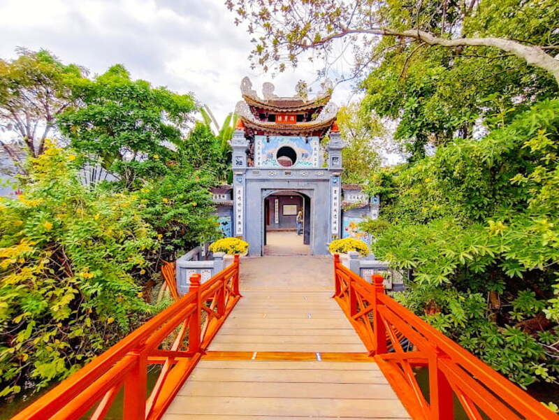 玉山寺（Ngọc Sơn Temple）