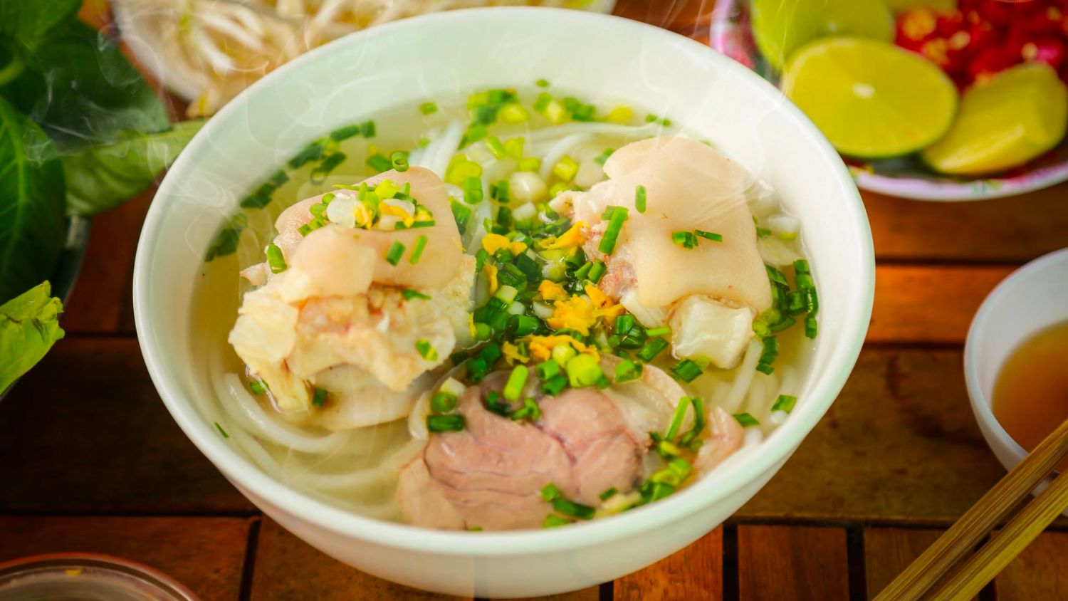 濱城市場夜市的美食：Bánh canh Trảng Bàng