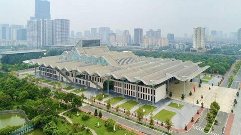 越南國家會議中心（Vietnam National Convention Center, NCCC）是河內的重要地標，不僅承辦各類大型國際會議和活動，還開放部分區域供遊客參觀