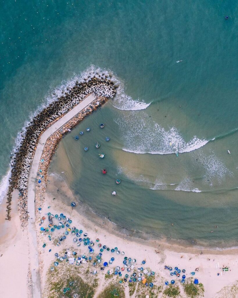 石頭海灘（Bãi đá Ông Địa）