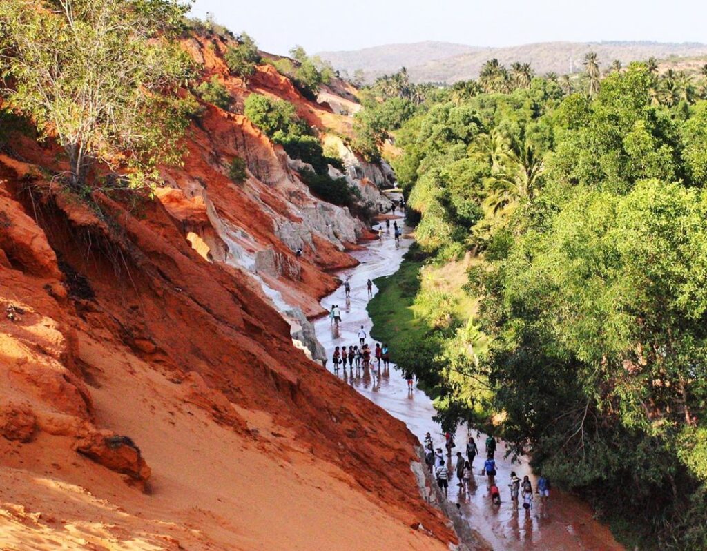 美奈旅遊景點：Suoi Tien