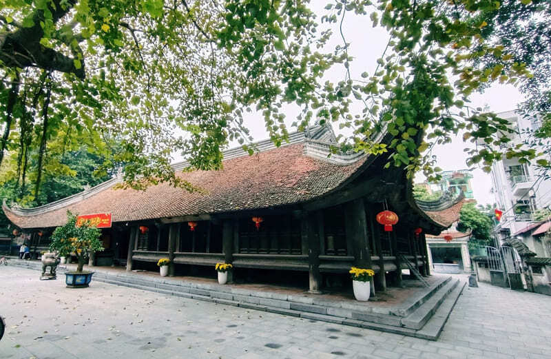 然而，在這些建築中，東康祠早已毀壞，而嚴祠堂如今也已縮減，僅剩下三間兩廊，而非昔日的五間格局。