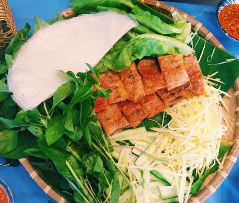 哈餅烤肉串是夜間必吃的誘人料理