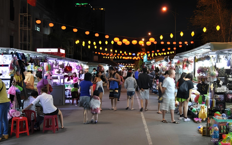 吉婆島夜市在夜晚熱鬧非凡
