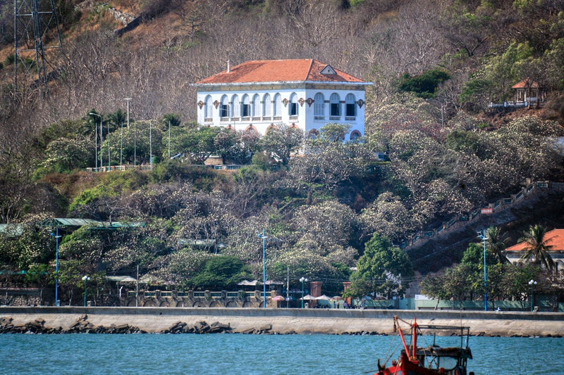 頭頓白宮 – 坐落於海濱城市的法式古典別墅