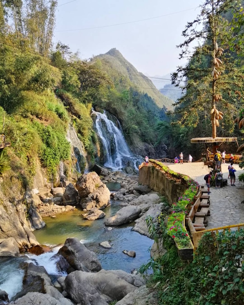 春日將至，貓貓村換上繽紛亮麗的新裝，絢麗奪目