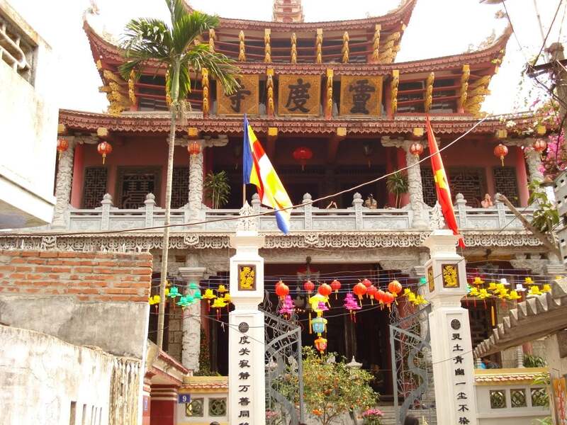 港口城市有許多著名的宗教旅遊景點。