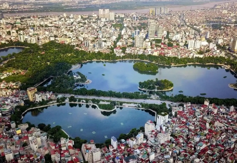 從高處俯瞰三母湖的空間