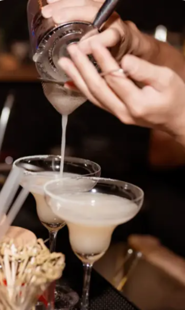 在這裡,雞尾酒是放鬆時光的首選