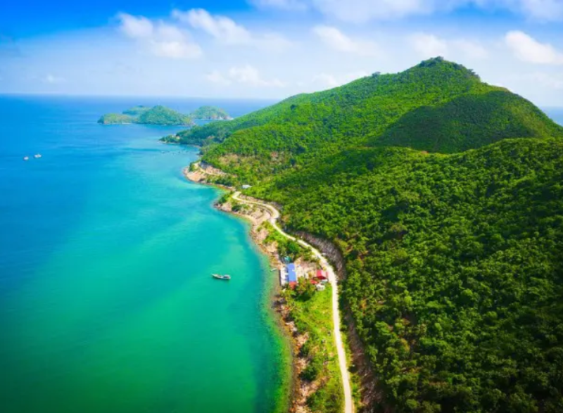 堅江的南兜島,擁有碧海白沙,景色原始迷人。