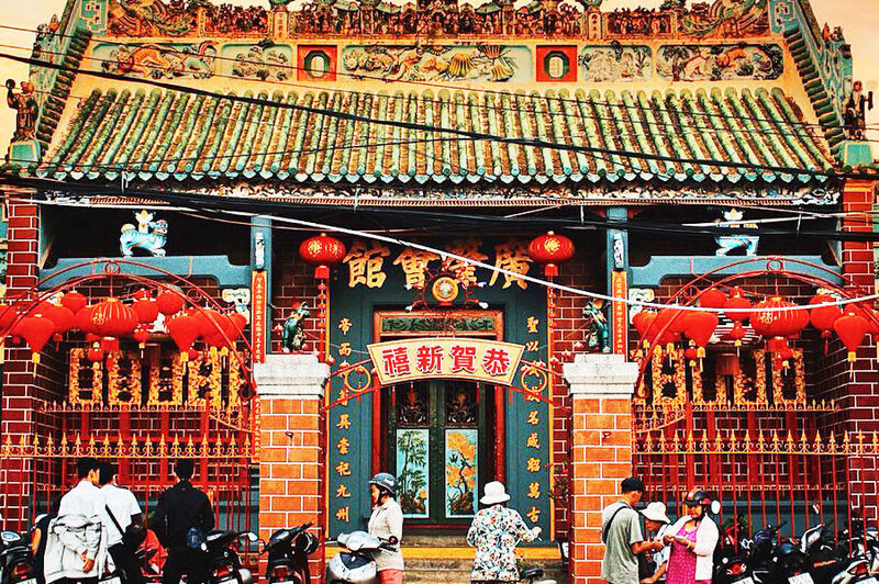 翁廟是一座美麗而古老的建築，採用純正的中式建築風格所建