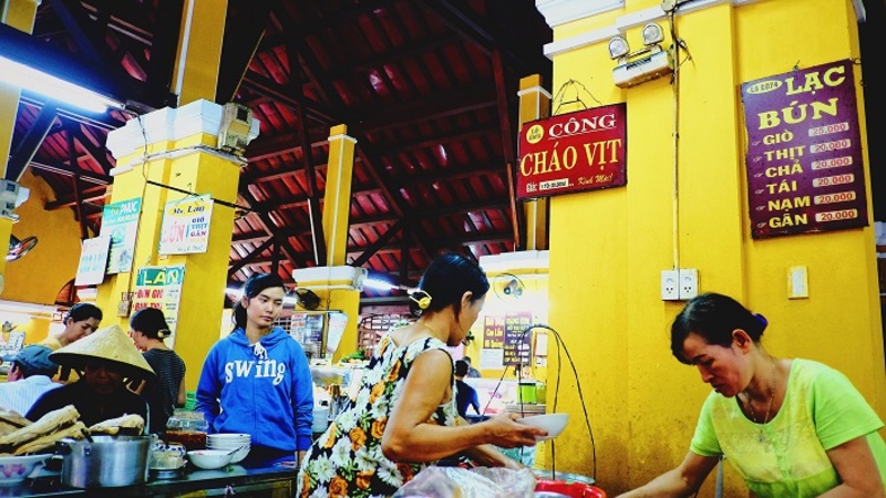 會安市場以對顧客熱情親切而聞名