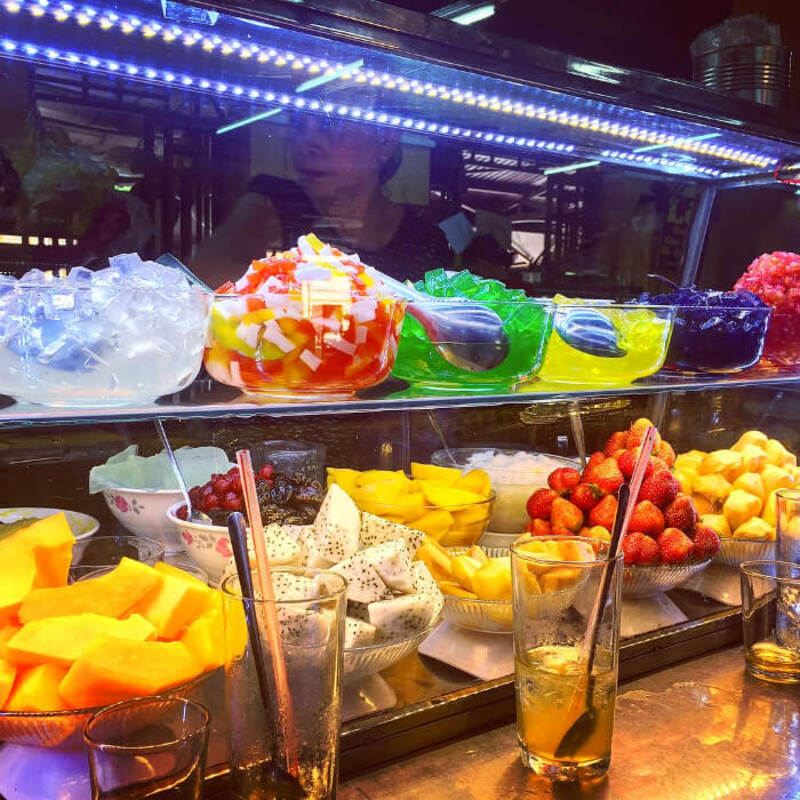 會安市場的甜品攤位五彩繽紛、吸睛十足