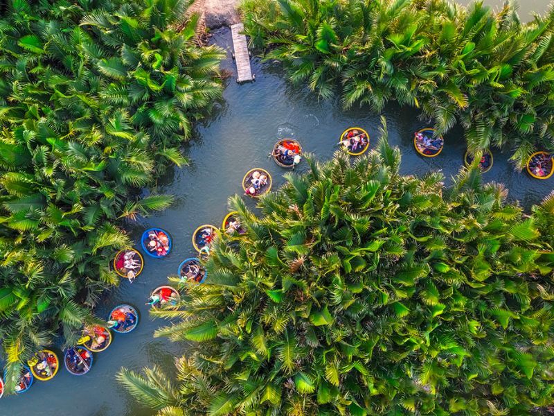 七畝椰子林是探索在地水鄉文化的熱門會安景點,極具特色。