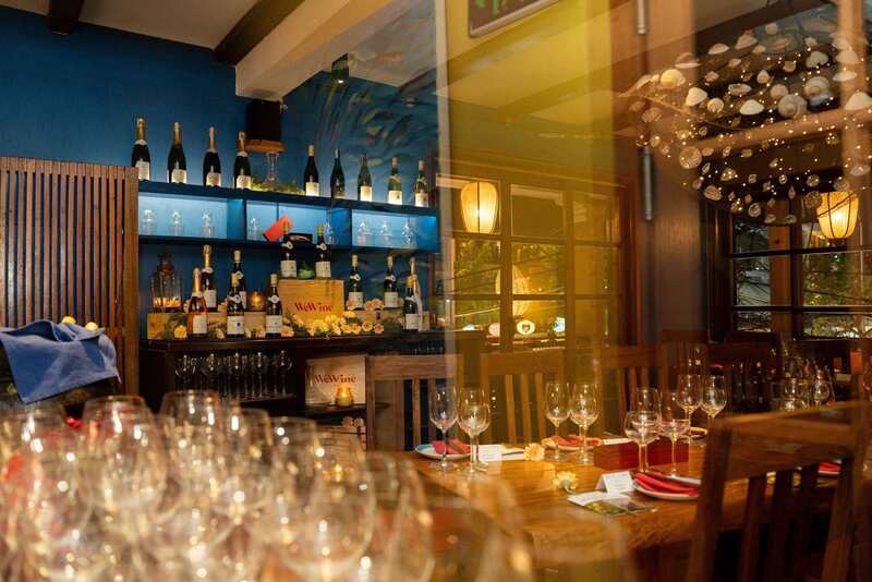 Mango Mango 酒吧的調酒吧台設計也很精美