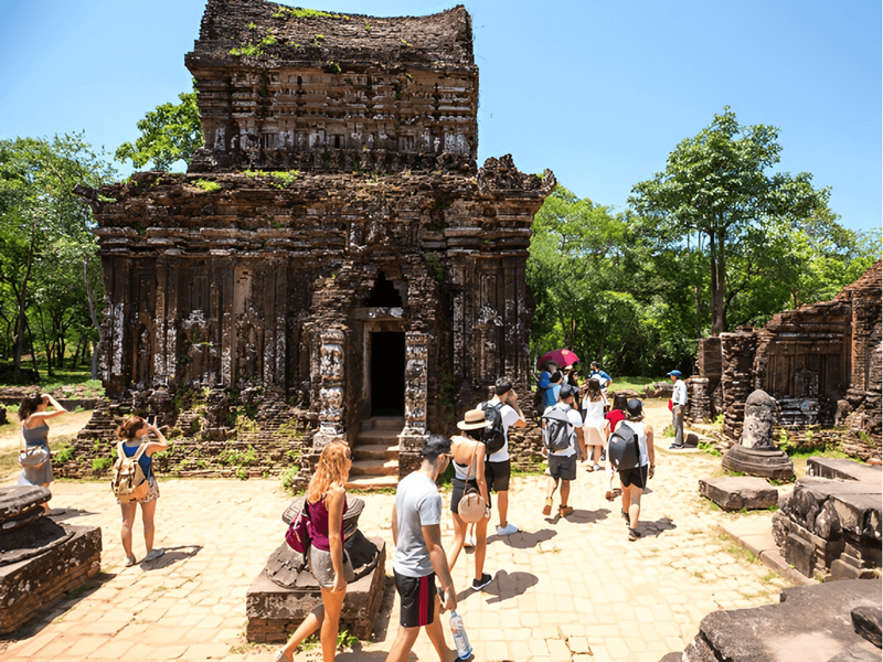 遊客在此可探索70座雕刻精美繁複的古老寺廟