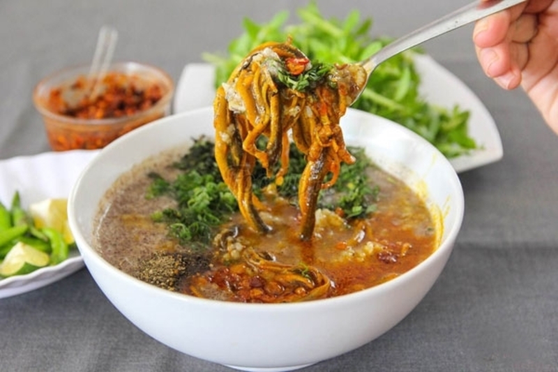 綠鰻粥採用廣南當地古老品種「絲米」烹煮,香糯可口,風味獨特