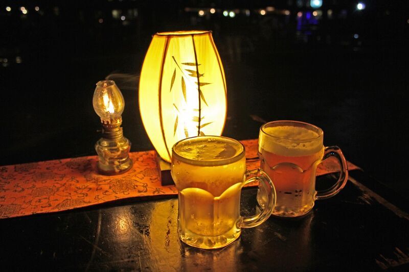 河邊常有便宜的啤酒出售