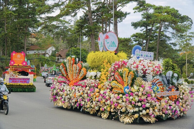花車遊行是大叻花卉節最吸引人的亮點之一。