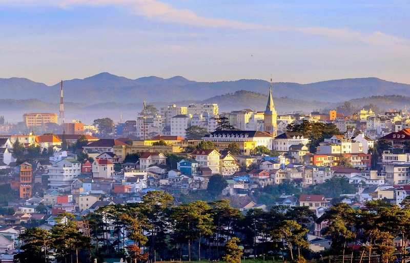 大叻位於哪個高原？大叻位於林原高原，擁有山地與高原地形。