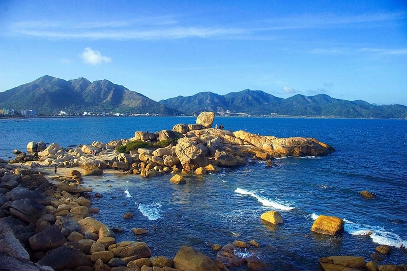 芽莊鐘嶼景勝地（Hòn Chồng）。