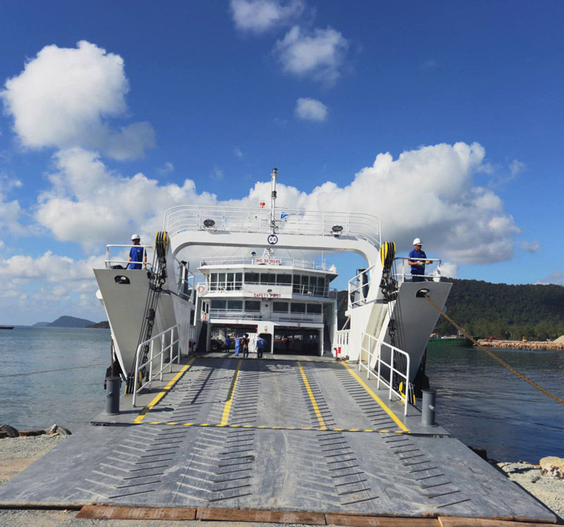 從勒架市前往富國島的高速船。