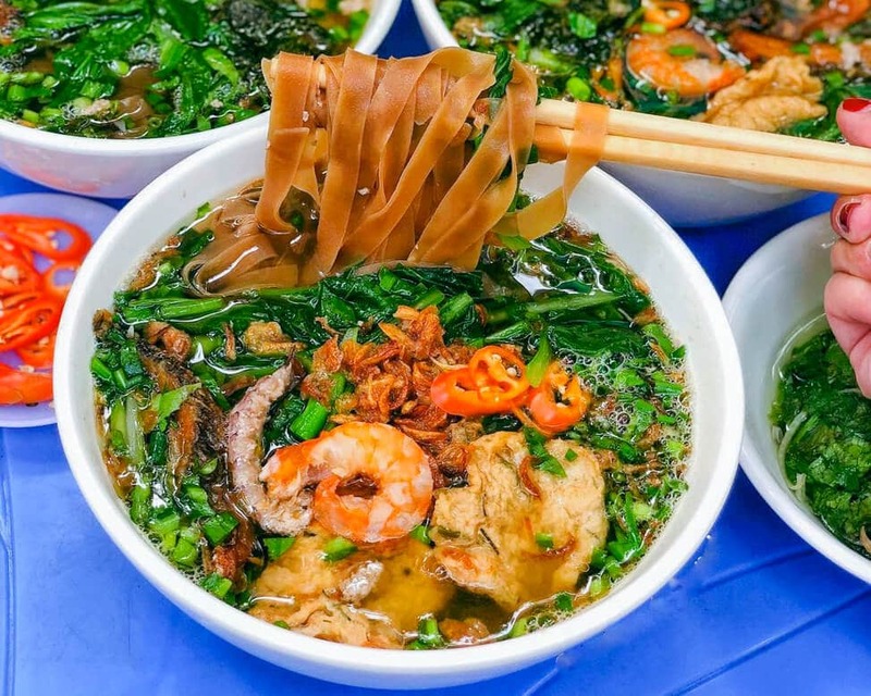 海防蟹肉米粉(Bánh đa cua)令人一吃難忘港口城市的風味。