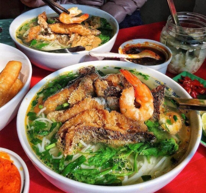 海防魚湯米粉(Bún cá)。
