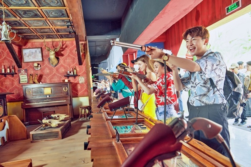 試試在富國 VinWonders 樂園化身神槍手的感覺