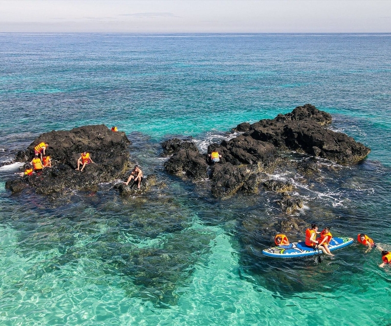 浮潛觀賞珊瑚是造訪李山島時深受喜愛的活動之一。
