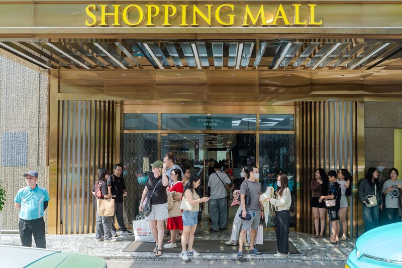 越南的大型購物中心與各大商店在農曆新年期間仍然營業。
