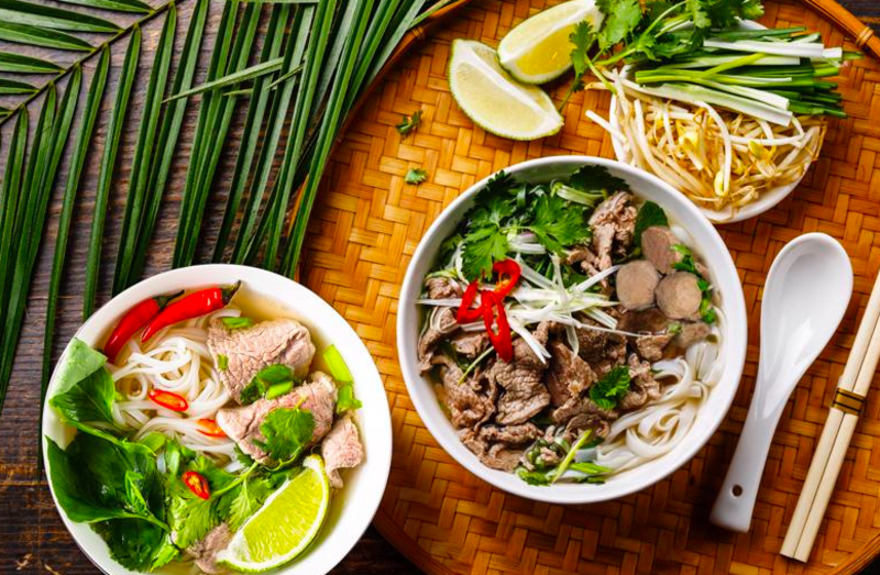 南部 Pho 的口味較甜,通常會搭配牛肉丸與甜麵醬一起食用。