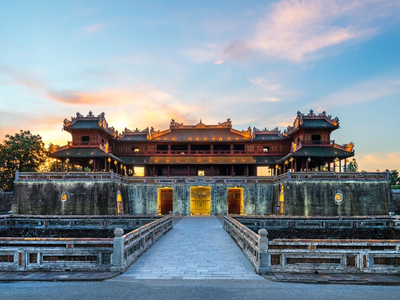 在探索越南中部的旅程中，我們將造訪古都 順化，這裡被 聯合國教科文組織（UNESCO） 列為世界文化遺產。