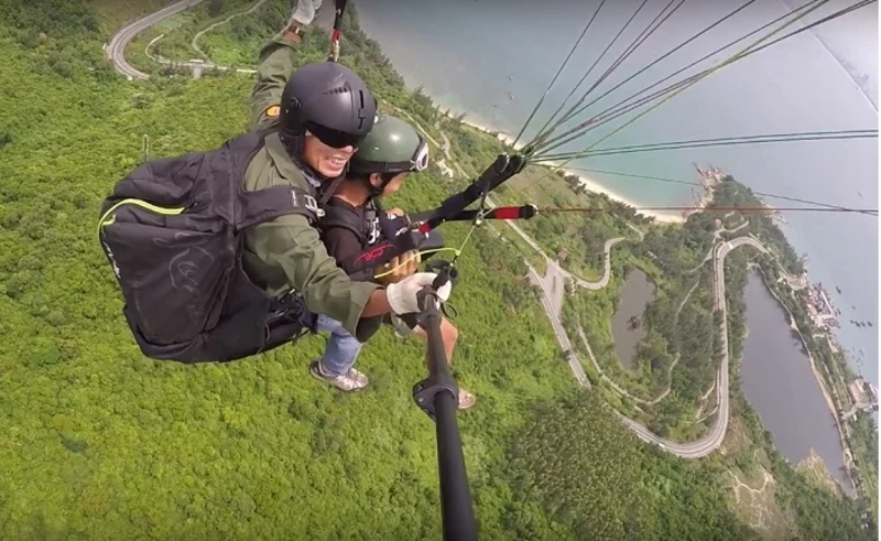 參加峴港滑翔傘時務必遵從飛行員指示,以確保安全