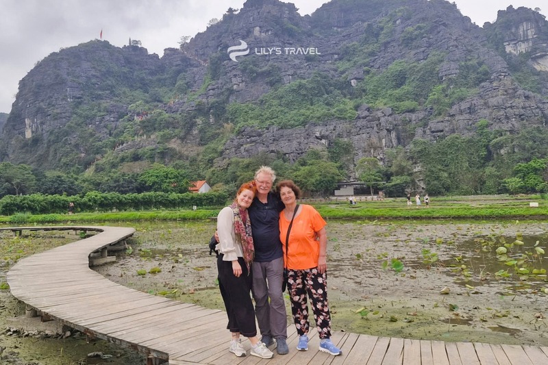 如果行程包含下龍灣、沙壩或富國島等自然景點，也需要注意天氣與環境因素。海上行程可能會受到風浪影響，因此需要特別留意。 