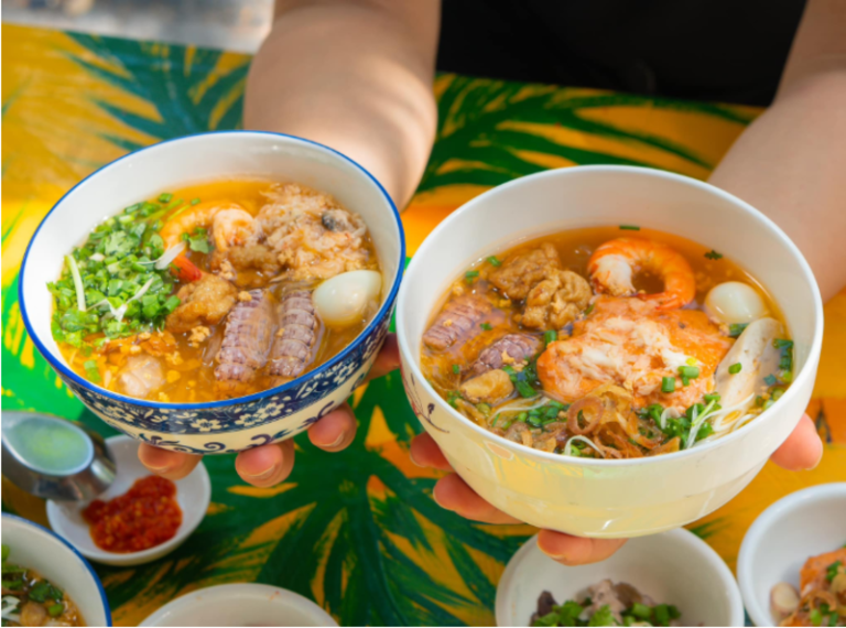 若有機會到芽莊旅遊，千萬別錯過魚餅粿條湯這道充滿海洋風味的特色美食。 