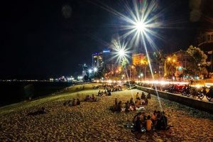 芽庄海灘夜晚