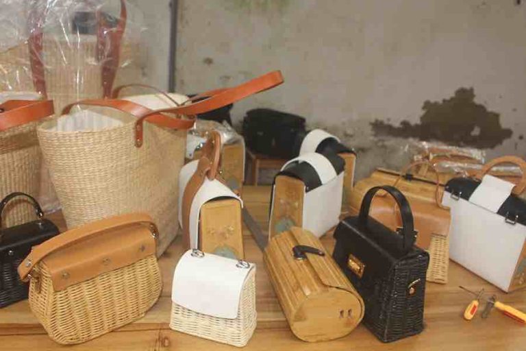 藤編包與手工藝品