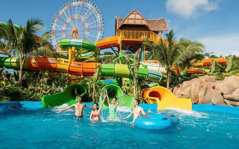 芽莊珍珠島水上樂園滑水道