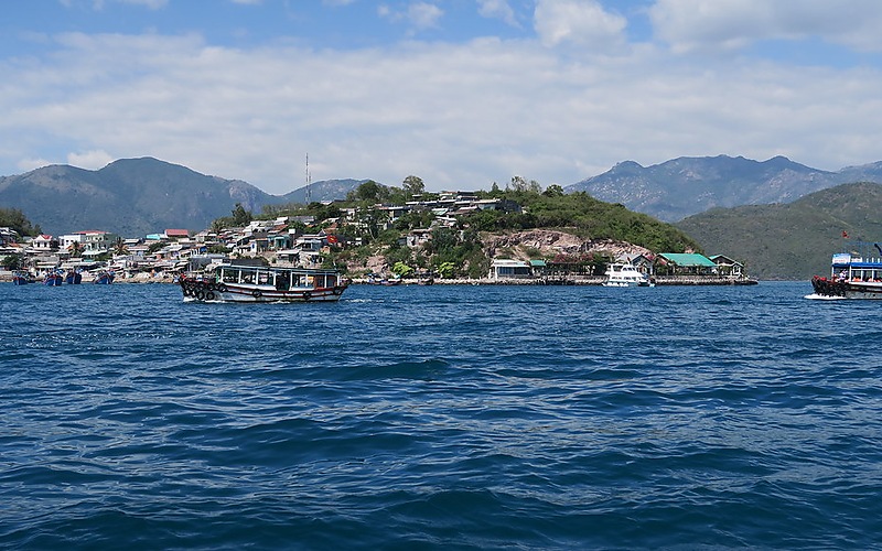 芽莊四島遊海上漁村風景