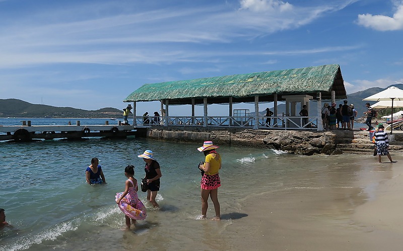 芽莊四島遊海邊休憩區與戲水