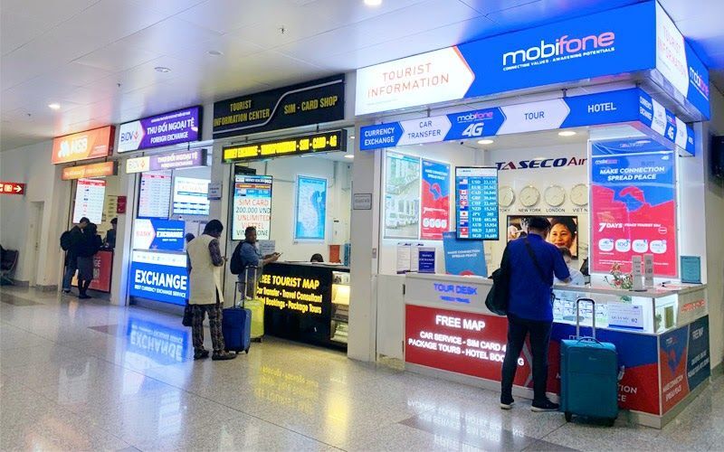 金蘭國際機場設有 SIM 卡販售櫃檯。 