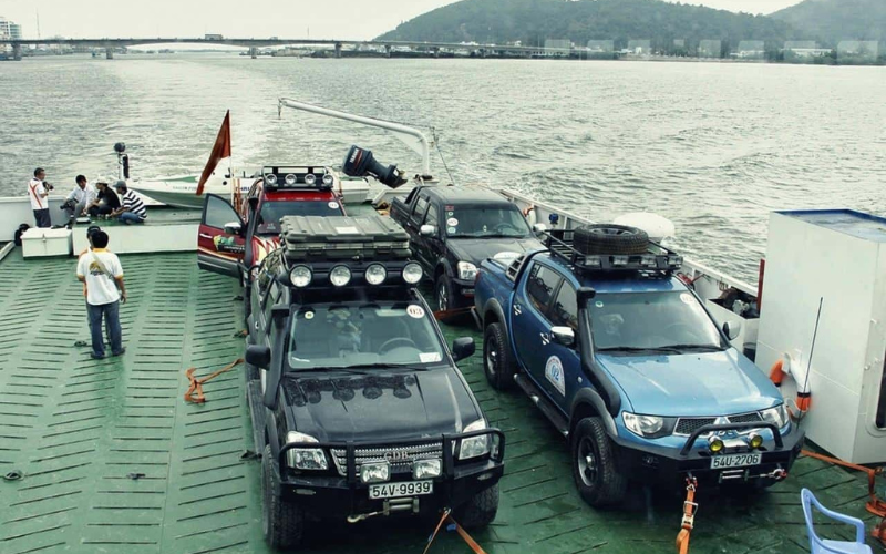 大型渡輪可以橫渡大海,同時運送人員和車輛