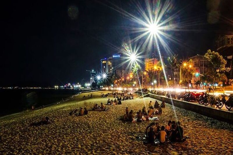 芽庄海灘夜晚