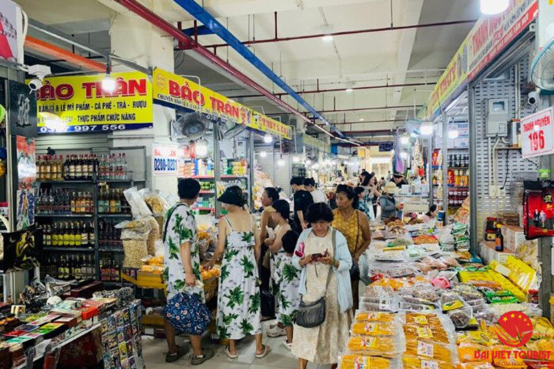 走進傳統市場，深入體驗芽莊最真實的在地生活與文化。 