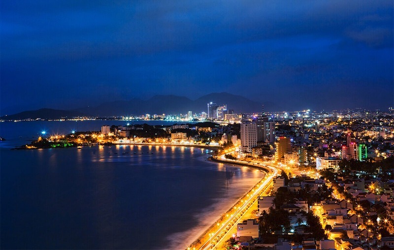 夜晚建議在主要觀光區活動，避免獨自前往照明不足或人煙稀少的地方。 