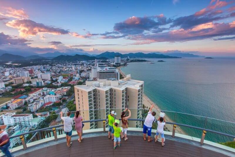 陳富海灘周邊聚集眾多飯店與餐廳，是外國旅客最安心的住宿區之一。 