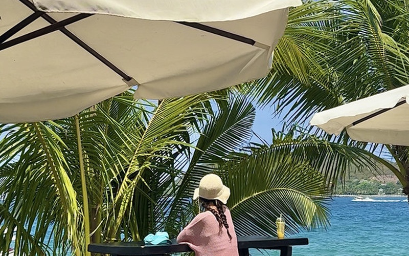 芽莊海景座位享受悠閒下午茶