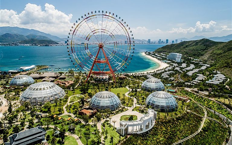芽莊海灣與珍珠島摩天輪全景