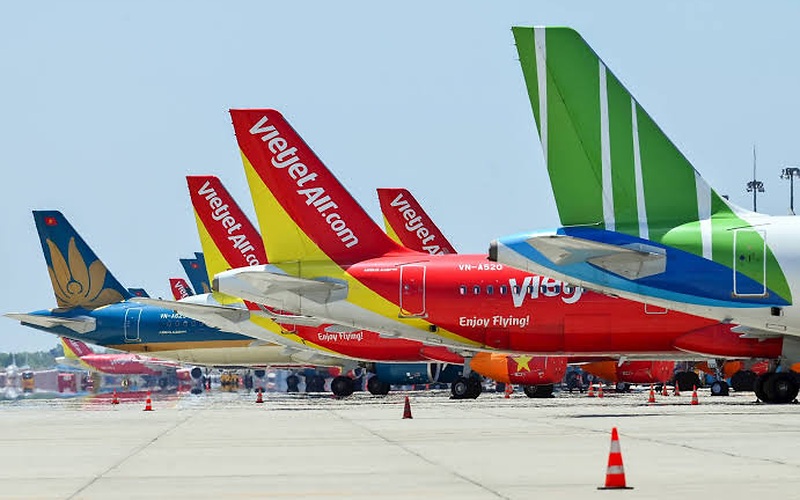 越南國內航班停靠機場跑道畫面 